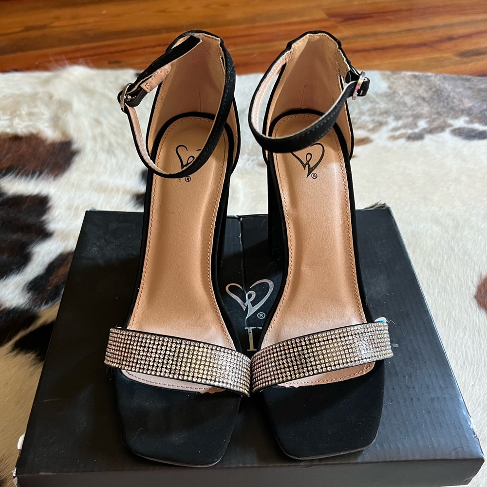 Women’s Formal wear heels size 5.5 black with rhinestones